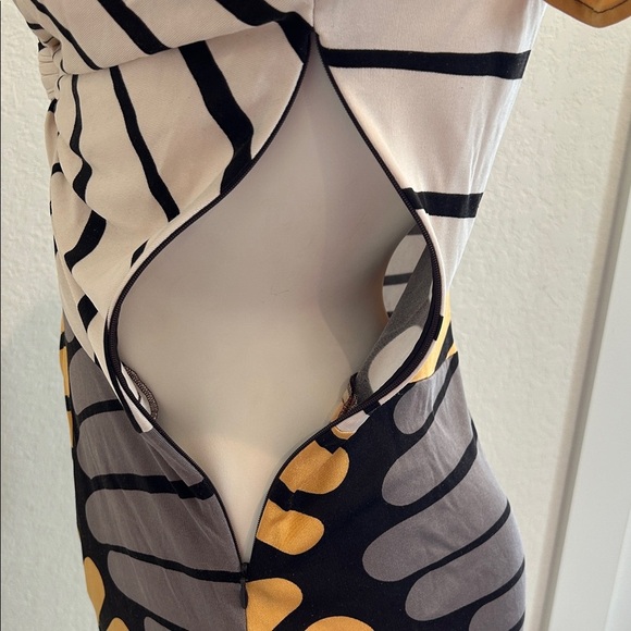 Issa London Multi-Color Print Gathered at Side 100% Silk Knit Dress - Picture 9 of 11